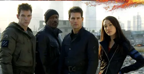 ▲MAggie Q（右一）在《不可能的任務III》是湯姆克魯斯（右二）團隊成員之一，戲分頗重。（圖／摘自IMDb）