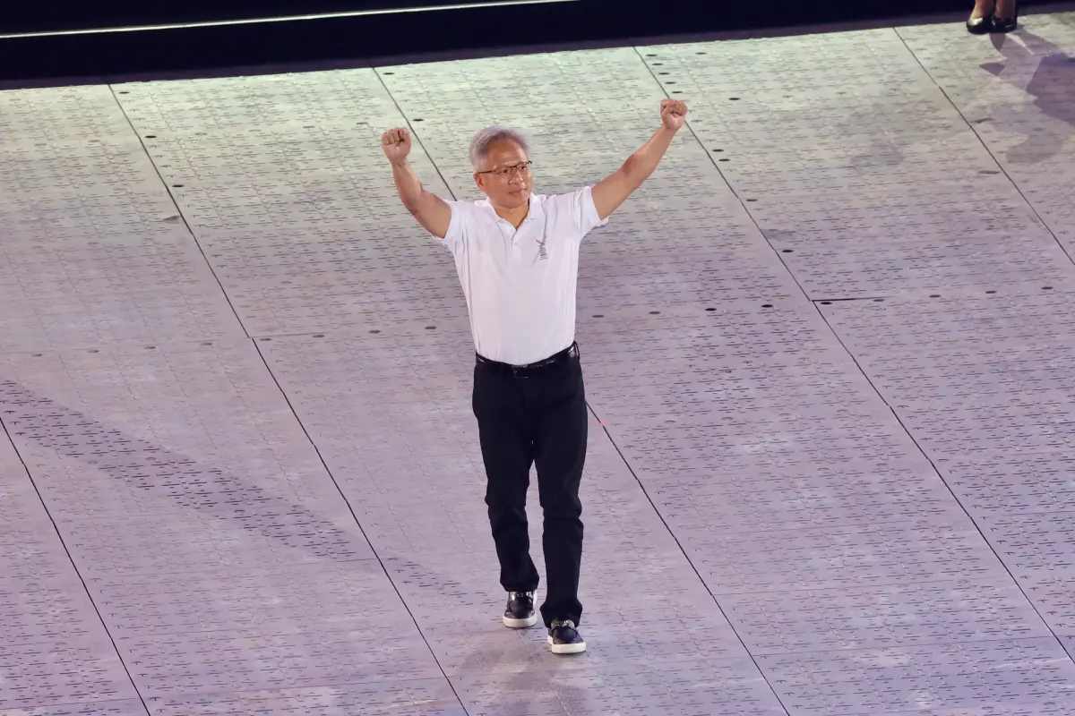 ▲雙北世壯運開幕典禮在台北大巨蛋登場，輝達（NVIDIA）執行長黃仁勳壓軸現身種下希望種子，也代表為世壯運點燃聖火。（圖／記者李政龍攝）