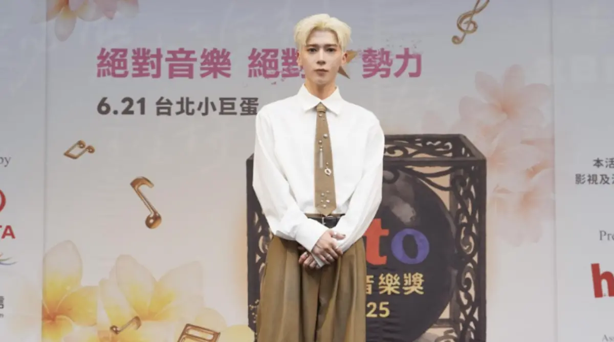 ▲近日男星閃兵案延燒，Bii畢書盡（如圖）及人氣男團ARKis今（17）日出席「2025 hito流行音樂獎頒獎典禮」搶票會也被問及此事，畢書盡直言6字：「當兵就是義務！」ARKis成員的Alex已服完4個月兵役，直呼是很難忘的回憶，希望大家去體驗看看。（圖／Hit Fm聯播網提供）