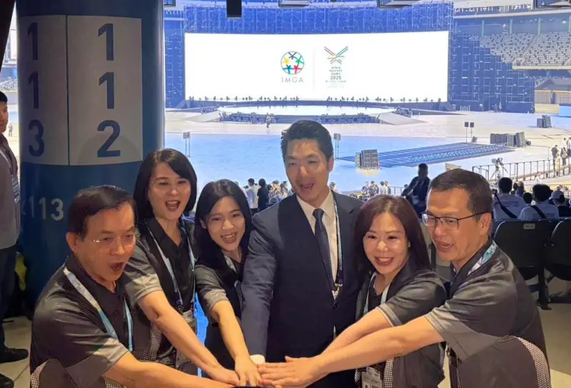 ▲台北市一票國民黨立委今(17)日和台北市長蔣萬安同場世壯運開幕式齊喊:圓滿成功!(圖/取自羅智強臉書)