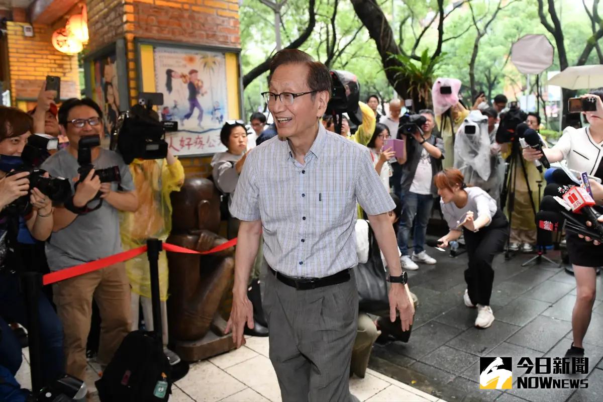 ▲華碩董事長施崇棠28日表示，非常歡迎輝達設台灣總部，但也擔憂人才挖角問題。（圖/林柏年攝）