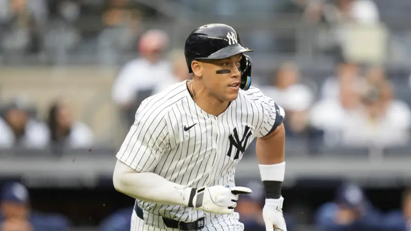 ▲紐約洋基球星「法官」賈吉（Aaron Judge）在今（18）日主場迎戰大都會的「地鐵大戰」第2戰中，表現失常，5打數無安打、吞下2K，創下本季最差單場紀錄，連續安打場次也止步於7場，洋基終場以2：3輸球。（圖／美聯社／達志影像）