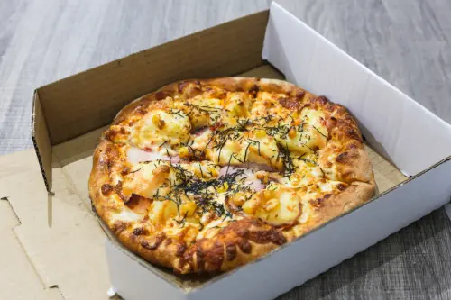 披薩是圓的「為何盒子做方形的」？內行公布原因　眾愣：終於懂了
