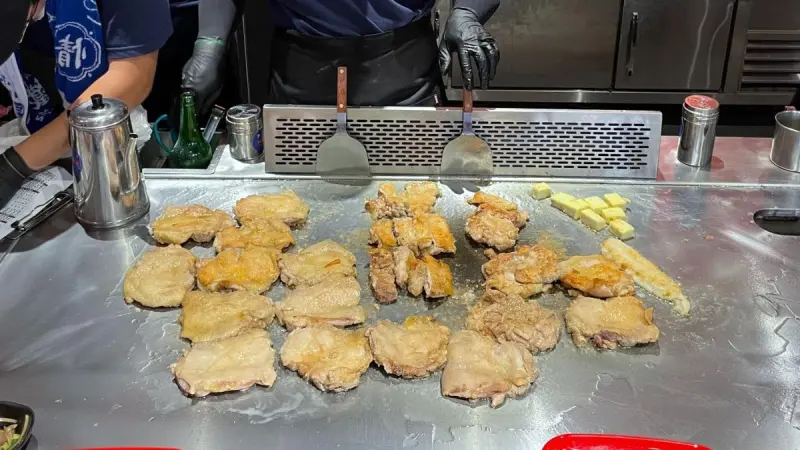 ▲連鎖鐵板燒品牌「料鐵哥」近日傳出深陷經營危機，多家分店無預警歇業。（圖／翻攝料鐵哥臉書）