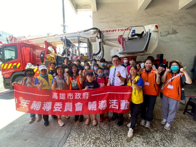 ▲高市少年警察隊與少年輔導委員會為提供青少年拓展未來職涯選擇，在高雄市消防局第五大隊岡山分隊舉辦「實境任務-警消職涯探索日」。（圖／高市少年隊提供）