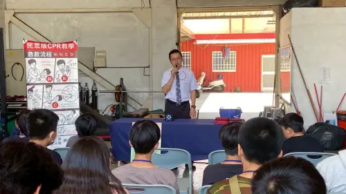 ▲少年警察隊陳仁正隊長特別呼籲近年詐騙手法層出不窮，叮嚀青少年朋友千萬別受詐騙集團利誘成為車手，遇到可疑訊息或來電須小心求證，共同防制詐騙。（圖／高市少年隊提供）