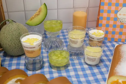 ▲木瓜鮮奶酪布丁79元、蜜瓜凍89元、白桃優格奶酪89元。（圖／業者提供）