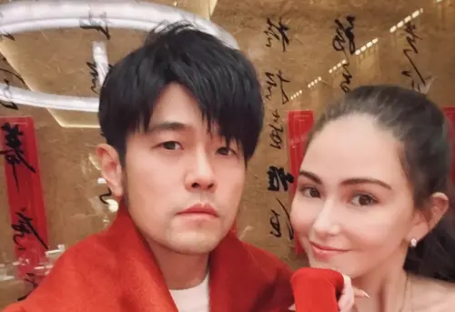 ▲周杰倫（左）和昆凌是演藝圈的恩愛夫妻代表，一舉一動都會成為話題。（圖／摘自IG）