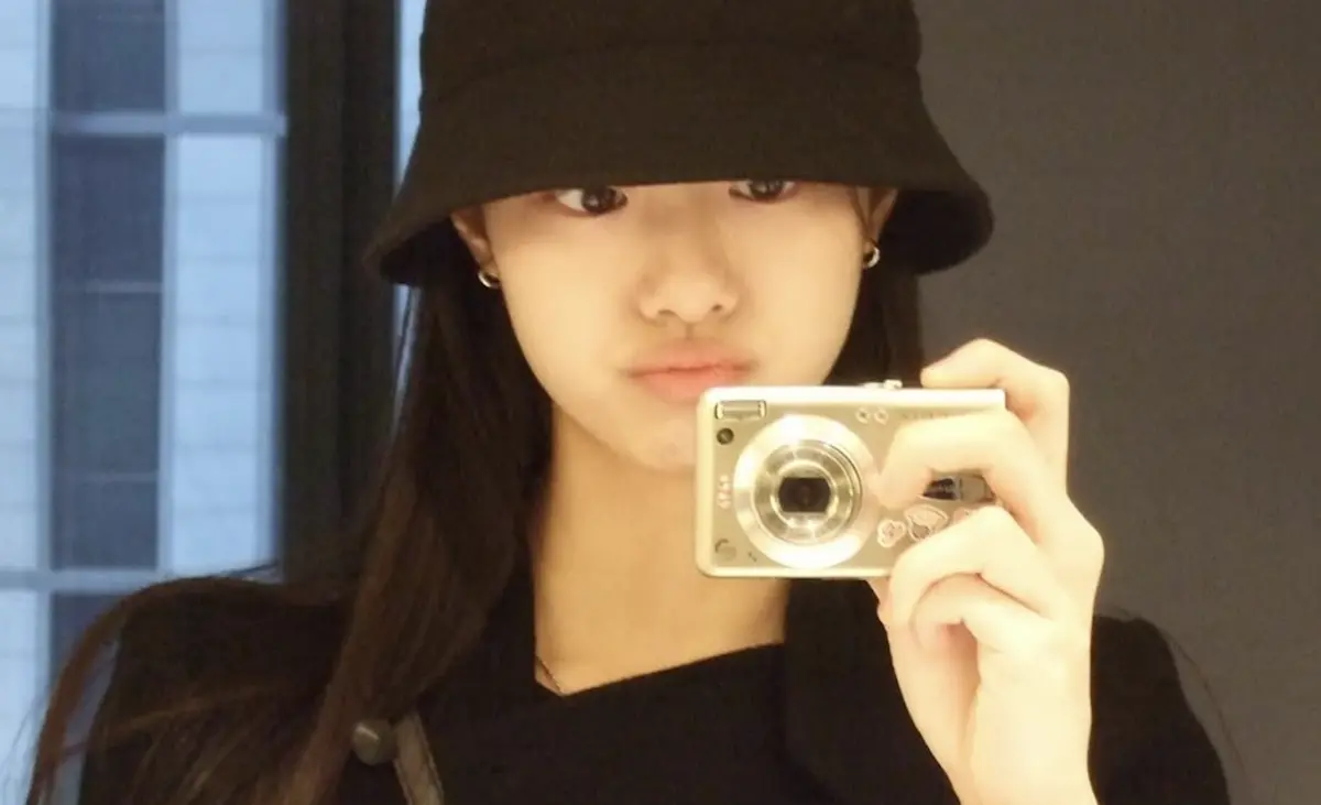 ▲韓國女團LE SSERAFIM前成員金佳覽退團將近3年，今日凌晨無預警在IG丟出4張美照，讓等待她粉絲們相當開心。（圖／金佳覽 IG）