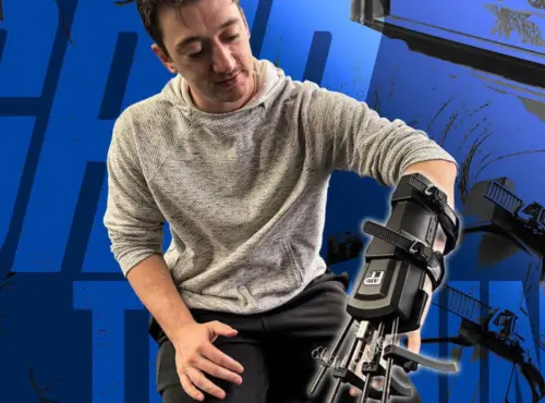 ▲FlexPro Grip的訓練模擬圖,展現其完整包覆前臂與手部結構的設計,已被費城人與教士隊小聯盟採用,為手肘手術後的復健與日常防護開啟全新科技路徑。(圖/翻攝自The Score) ▲FlexPro Grip的訓練模擬圖,展現其完整包覆前臂與手部結構的設計,已被費城人與教士隊小聯盟採用,為手肘手術後的復健與日常防護開啟全新科技路徑。(圖/翻攝自The Score)