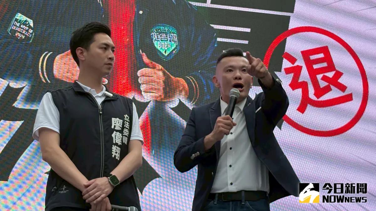 ▲民眾黨台中市議員江和樹（右）力挺國民黨立委廖偉翔，呼籲台中小草們出來投不同意罷免票。（圖／記者顏幸如攝，2025.05.18）
