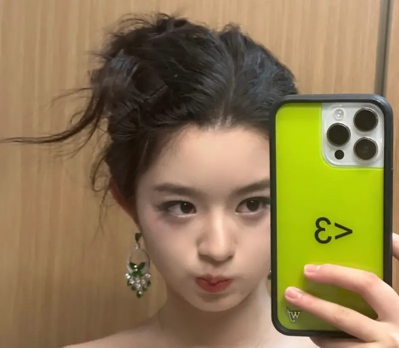 17歲黃楊鈿甜戴「977萬耳環」太高調！父親捲貪汙疑雲急發聲澄清