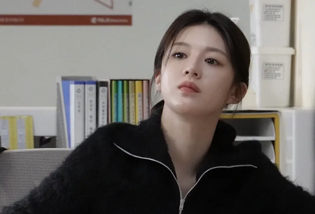 ▲高允貞有韓國「最美整形範本」的稱號，近日她過去在街上被網友偶遇的照片再度被翻出來，無美顏、濾鏡的她依舊仙氣狂飄，讓許多粉絲看到後都說「又戀愛了」。（圖／高允貞 IG）