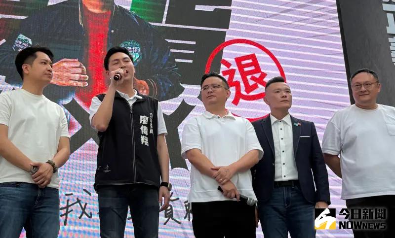 ▲台中市副市長鄭照新（右一）陪同3藍委出席民眾黨「人民要當家」宣講台中場。（圖／記者顏幸如攝，2025.05.18）