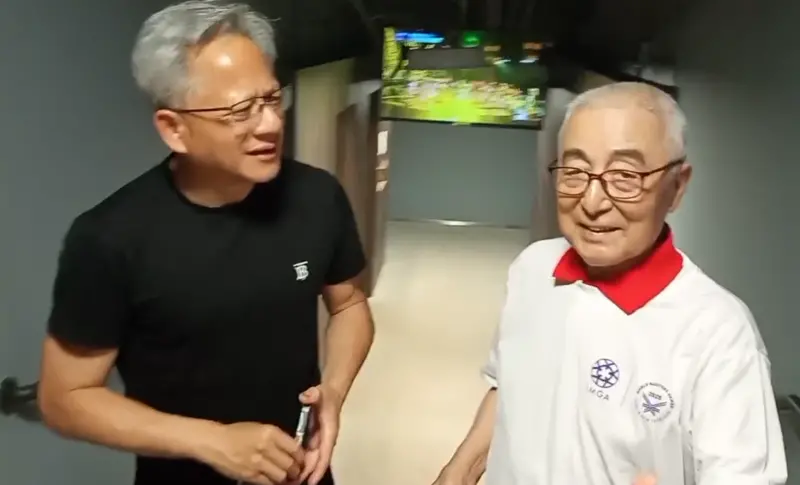 黃仁勳世壯運後台互動104歲林友茂！問長壽秘訣讓他秒回4字