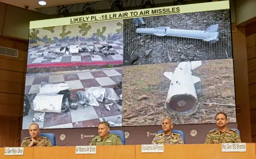 ▲印巴空戰後雙方文宣交火不斷，除非有明確證據例如戰機發動機殘骸等佐證，否則這些文宣通常會淪為各說各話的境界，目前的跡象顯示印度這方面證據較為薄弱。（圖／印度新聞局India PIB）