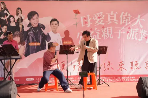 ▲活動現場星光熠熠,主持人由康康親自上陣,以幽默風趣的風格炒熱氣氛,讓大小朋友都留下深刻印象。(圖/市議員黃文益辦公室提供) ▲活動現場星光熠熠,主持人由康康親自上陣,以幽默風趣的風格炒熱氣氛,讓大小朋友都留下深刻印象。(圖/市議員黃文益辦公室提供)