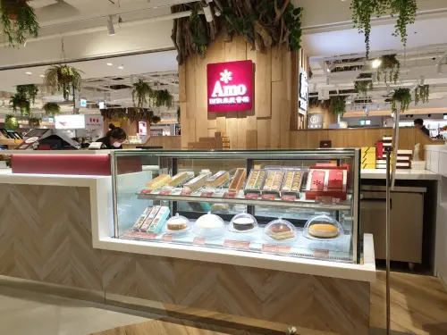 ▲周正訓從日本的排隊乳酪蛋糕找到創業靈感，阿默蛋糕如今擁有20家分店。（圖／翻攝阿默蛋糕臉書）