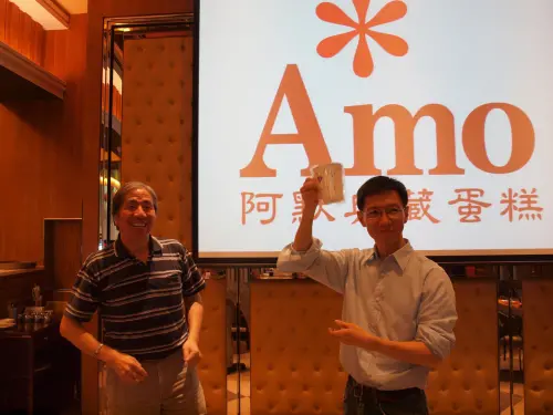 ▲周正訓（左）花2年才首度告贏盜款理專與國泰證券，法院判賠868萬。（圖／翻攝阿默蛋糕臉書）