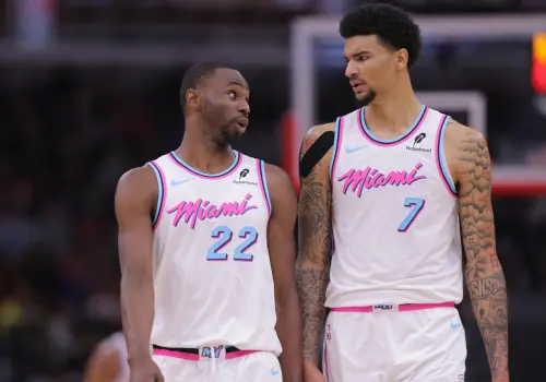 湖人用Reaves交換到熱火Andrew Wiggins(左)與潛力中鋒Kel'el Ware(右),其中Ware天賦驚人,有機會成為湖人下一世代的10年禁區主力。(圖/美聯社/達志影像) ▲湖人用Reaves交換到熱火Andrew Wiggins(左)與潛力中鋒Kel'el Ware(右),其中Ware天賦驚人,有機會成為湖人下一世代的10年禁區主力。(圖/美聯社/達志影像)