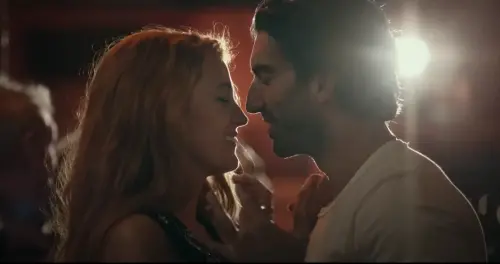 電影《到我們為止》(It Ends with Us)(圖/Sony Pictures Entertainment YouTube)「死侍老婆」布蕾克萊芙莉(Blake Lively)、男主角賈斯汀巴爾多尼(Justin Baldoni) ▲電影《到我們為止》(It Ends with Us)(圖/Sony Pictures Entertainment YouTube)「死侍老婆」布蕾克萊芙莉(Blake Lively)、男主角賈斯汀巴爾多尼(Justin Baldoni)