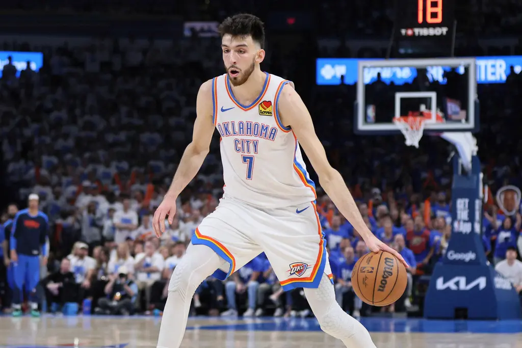 ▲NBA西區季後賽次輪，奧克拉荷馬雷霆今（19）日在關鍵G7大勝丹佛金塊，晉級西區冠軍賽，將對上明尼蘇達灰狼，Chet Holmgren賽後也談到對上家鄉球隊的感覺，他坦言感覺很奇妙。（圖／美聯社／達志影像）