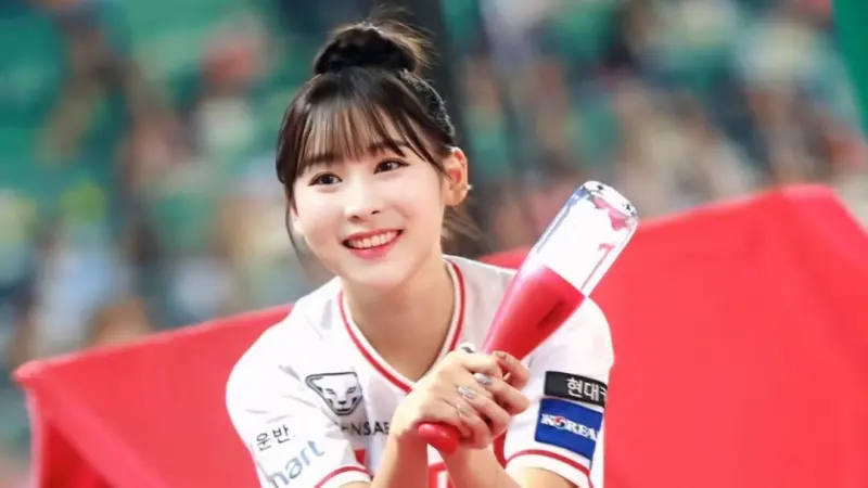 ▲安芝儇KBO SSG登陸者隊的隊友朴宰令，因涉及爭議直播遭球團「冷凍」，原因起源於朴宰令在爭議YTR嚴太雄直播上，與另一名隊友李麗安扮演女陪侍假裝討債，引發大批SSG球迷不滿，隨後遭球團冷凍後宣布引退。（圖／翻攝自朴宰令IG）