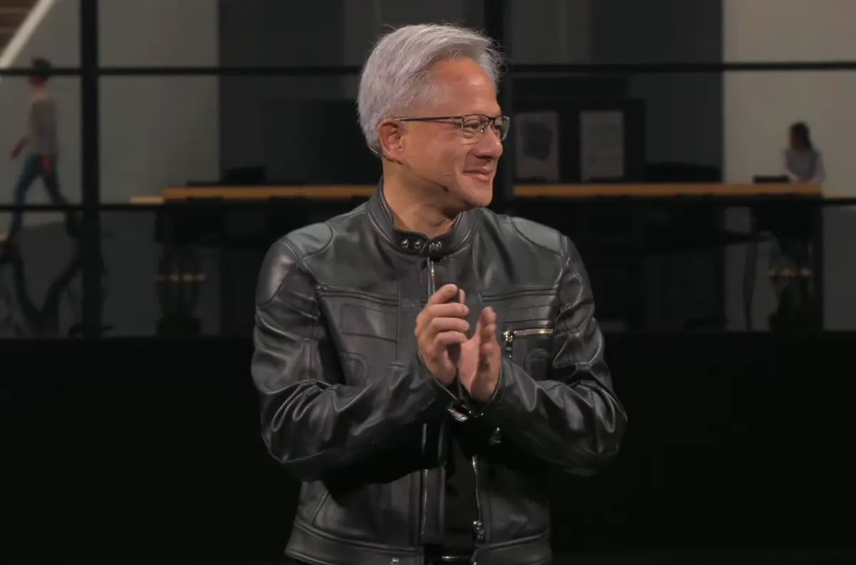 ▲輝達執行長黃仁勳現身鴻海董事長劉揚偉主題演講，認為「TEAM TAIWAN」是運算產業中心。（圖／截至NVIDIA YouTube）