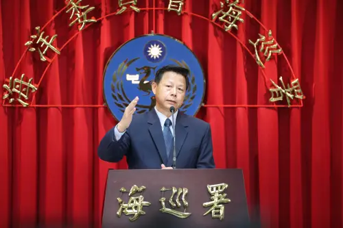 近日接連有中國籍人士搭乘橡皮艇抵達桃園海岸,海巡署副署長兼發言人謝慶欽,今日親上火線召開記者會說明。(圖/海巡署提供) ▲近日接連有中國籍人士搭乘橡皮艇抵達桃園海岸,海巡署副署長兼發言人謝慶欽,今日親上火線召開記者會說明。(圖/海巡署提供)