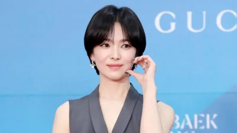 ▲宋慧喬（如圖）近日與雪炫、孔劉3人一同到餐酒館深夜聚餐，3人還分別在IG發文大讚餐酒館，讓老闆差點感動落淚。（圖／翻攝自宋慧喬IG）