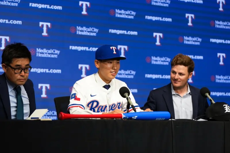 ▲美國職業棒球大聯盟（Major League Baseball）德州遊騎兵隊今（19）日宣布以130萬美元的簽約金與來自南韓的高中二刀流新星金成俊正式簽約。（圖／遊騎兵官方X）