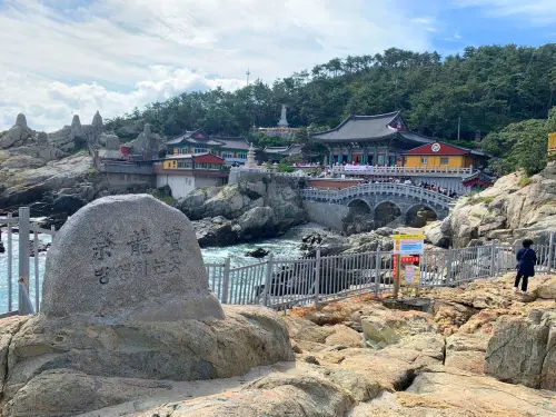 ▲李雅英推薦必遊景點,韓國唯一濱海寺廟「海東龍宮寺」。(圖/雄獅旅遊) ▲李雅英推薦必遊景點,韓國唯一濱海寺廟「海東龍宮寺」。(圖/雄獅旅遊)