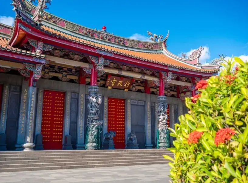 ▲行天宮徵才引發討論，除了月薪上看4.8萬，面試要過關必須得經過神明同意。（圖／翻攝自「行天宮五大志業」臉書）