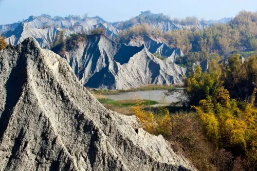 ▲草山月世界當地多數是竹子和清脆的刺竹，搭配上磅礡的山勢景色，連CNN也稱讚景色超凡脫俗。（圖／台南旅遊網）