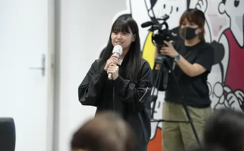 ▲新二代代表黃佩琪出席論壇時，講述自己遇到困難並克服的歷程。（圖／記者王郁勳攝於2025.05.19）