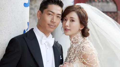 ▲AKIRA（左）與林志玲（右）結婚6年多，一家三口幸福圓滿。（圖／翻攝自林志玲工作室微博）