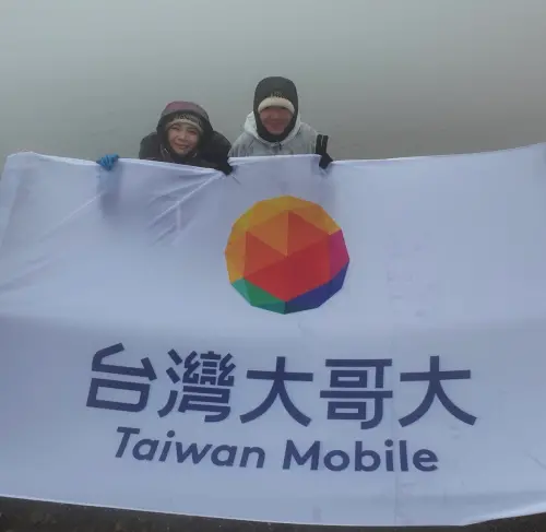 台灣大支持女性登山家詹喬愉 Fish(左)與德國探險家Hong Trinh Geyer(右) 挑戰極限,展開台灣高山移地訓練追夢歷程。(圖/台灣大哥大提供) ▲台灣大支持女性登山家詹喬愉 Fish(左)與德國探險家Hong Trinh Geyer(右) 挑戰極限,展開台灣高山移地訓練追夢歷程。(圖/台灣大哥大提供)