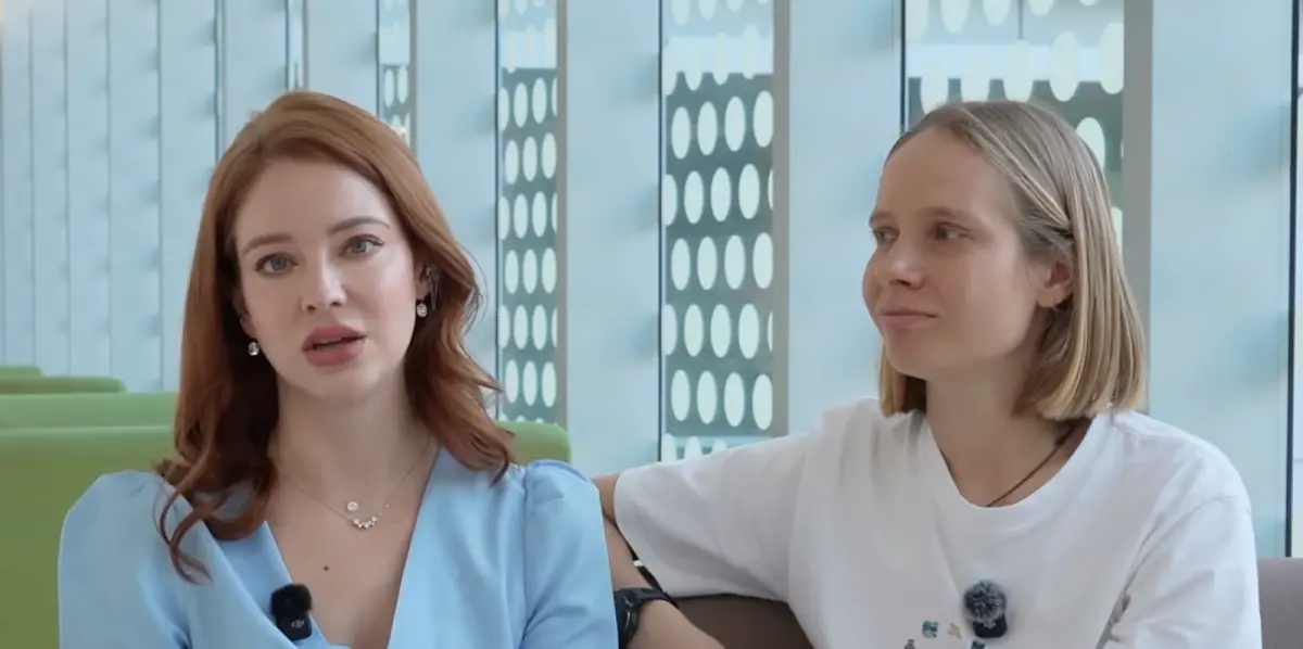 ▲藝人安妮（左）生於俄羅斯，去年終於順利取得中華民國護照，沒想到近日卻透露即將離開台灣，因為想要前往一個陌生國度挑戰自我，她坦言：「如果現在不做，未來會後悔一輩子。」（圖／旅遊真台灣 Lena & Patrick YT）