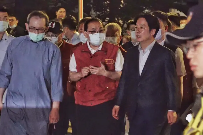 ▲總統賴清德、新北市長侯友宜今(19)晚間前往土城醫院探視車禍傷者。(圖/攝影中心2025.05.19)