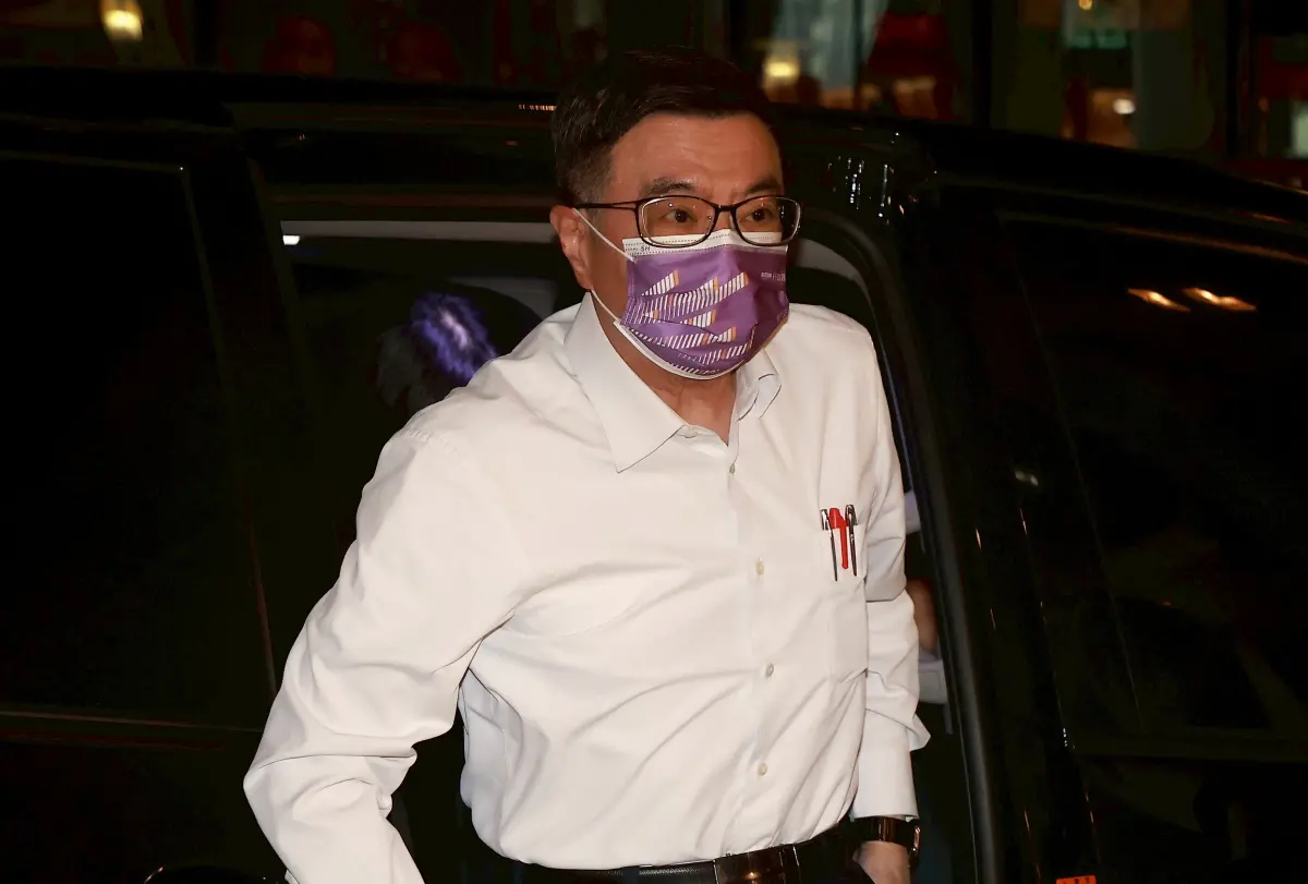 ▲卓榮泰赴醫院慰問傷者與家屬，感嘆稱嘆只能盡力安慰年輕父母。（圖／記者葉政勳攝，2025.05.19）