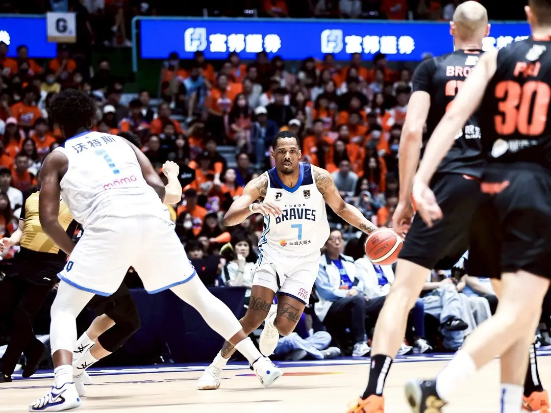 ▲▲P.LEAGUE+總冠軍賽今（19）日在桃園巨蛋進行第六戰，富邦勇士67：83敗給桃園領航猿，系列賽被扳成3：3平手，將進行聯盟史上首次的第七戰。（圖／富邦勇士提供）