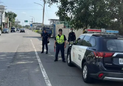 ▲白河警方查獲轎車掛假車牌，違規祭4項裁罰，罰鍰逾4萬元。（圖／警方提供）
