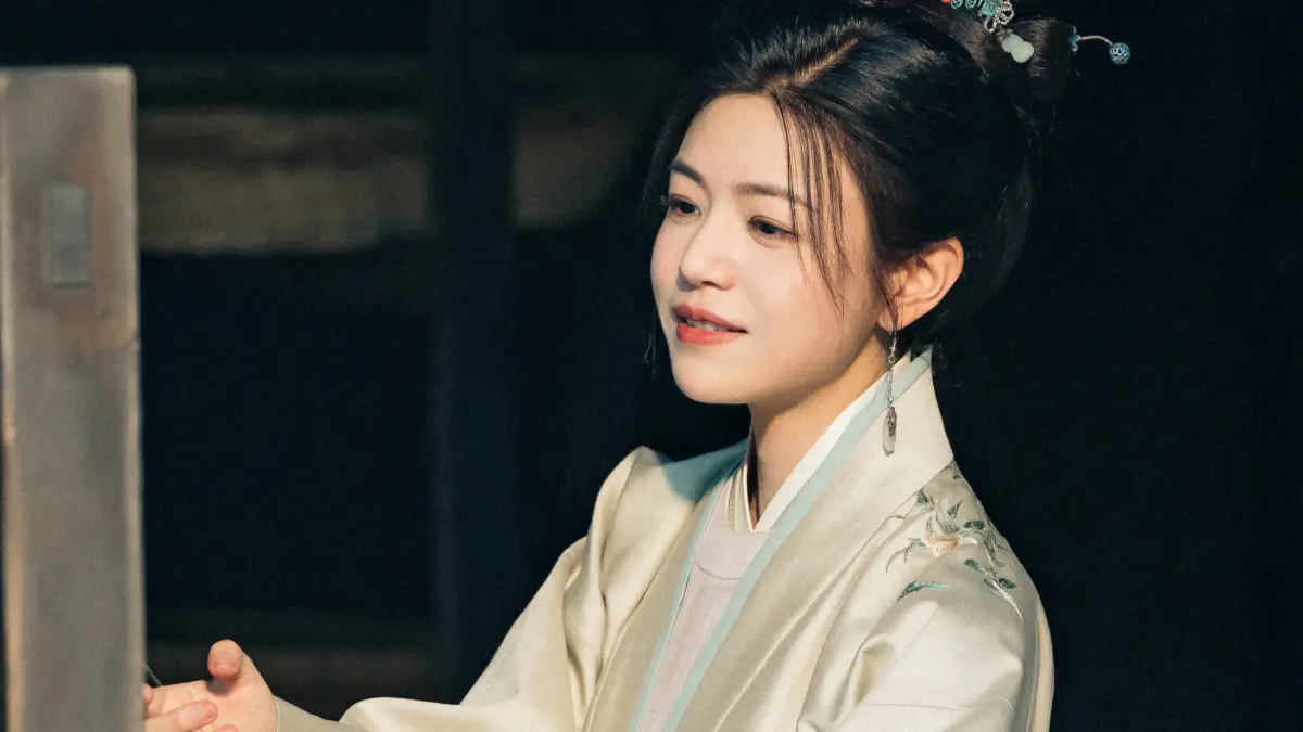 ▲導演鄭曉龍執導新作《藏海傳》，集結肖戰、張婧儀與陳妍希（如圖）主演；陳妍希感嘆合作溫馨，讚肖戰仍如當年般謙遜有禮。（圖／Disney+提供）