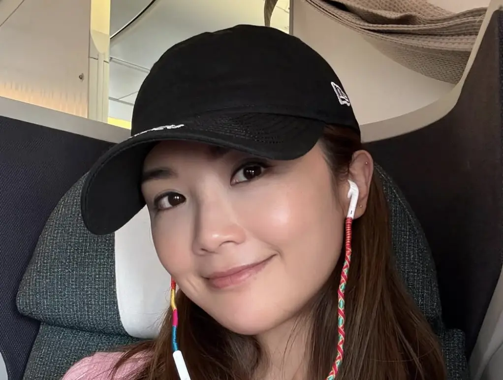 ▲蔡卓妍（阿Sa）透露人生中第一次的戀愛是在初中3年級時發生，因為聖誕舞會結下的緣分，宛如偶像劇般的情節。（圖／摘自IG）