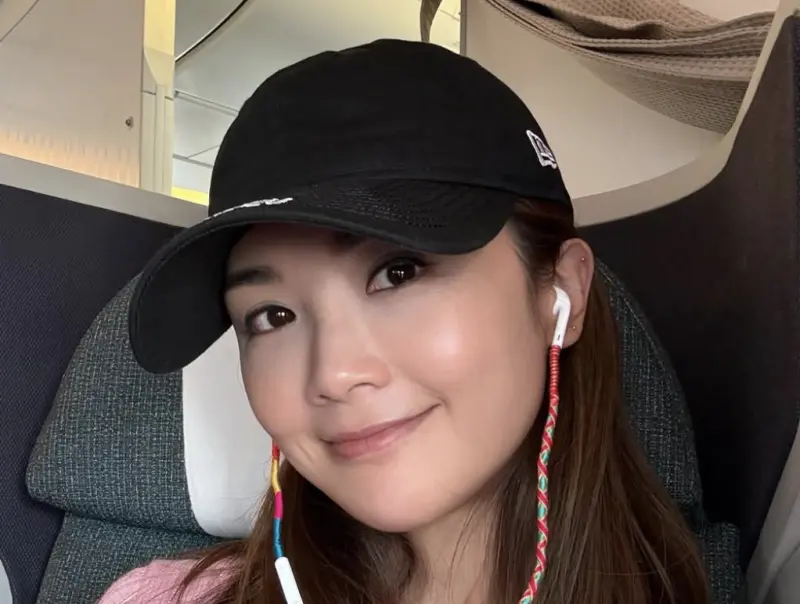 ▲蔡卓妍（阿Sa）透露人生中第一次的戀愛是在初中3年級時發生，因為聖誕舞會結下的緣分，宛如偶像劇般的情節。（圖／摘自IG）