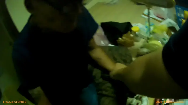 ▲警方發現「阿喜」正因施用毒品而整個人呈現恍神、當機狀態，當場順利將藥頭「阿喜」查緝到案（圖/記者鄧力軍翻攝）