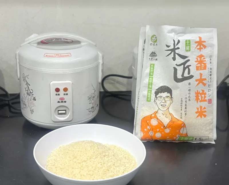 ▲民眾購買白米後可先將整袋米直接冷凍兩天，此舉可有效殺死米蟲卵。（圖／記者鍾怡婷攝）