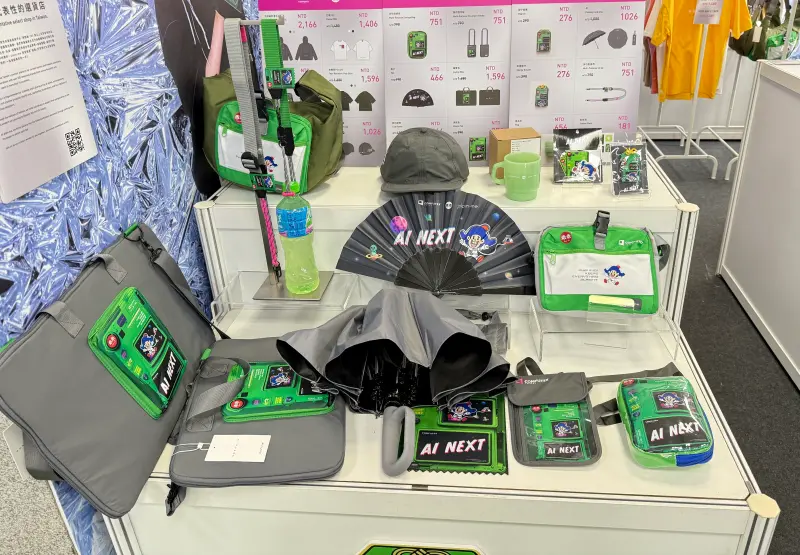 ▲去年COMPUTEX有服飾品牌首度和乖乖推出聯名產品，今年再度推出多樣周邊，預料會讓這股神秘的東方力量再掀話題。（圖／記者周淑萍攝）