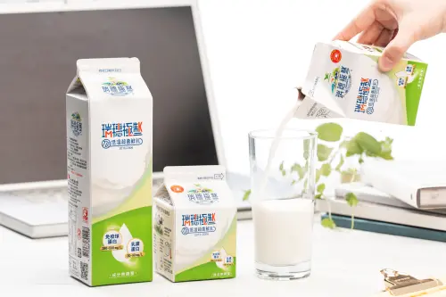 ▲瑞穗極制鮮乳72°C巴氏殺菌鮮乳，完整保留乳鐵蛋白、免疫球蛋白等珍貴營養素。（圖／NOWnews攝）