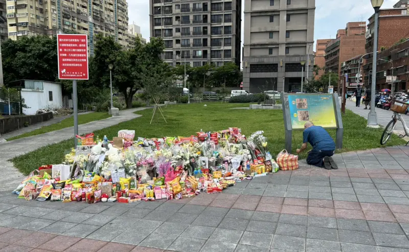 哀悼三峽車禍擺滿「供品海」！網紅揪出1亂象：過三天大家就忘了